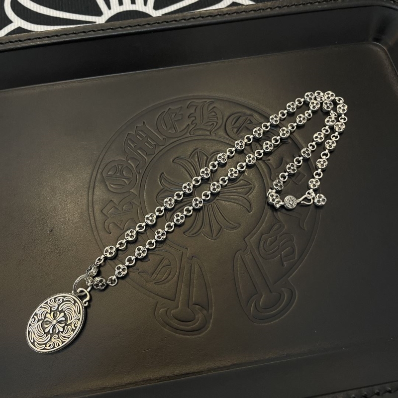 Ch*0me He**ts necklaces